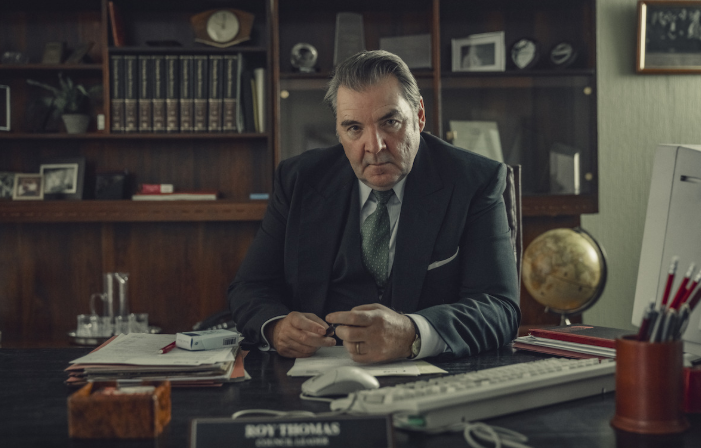 Brendan Coyle ca Roy.