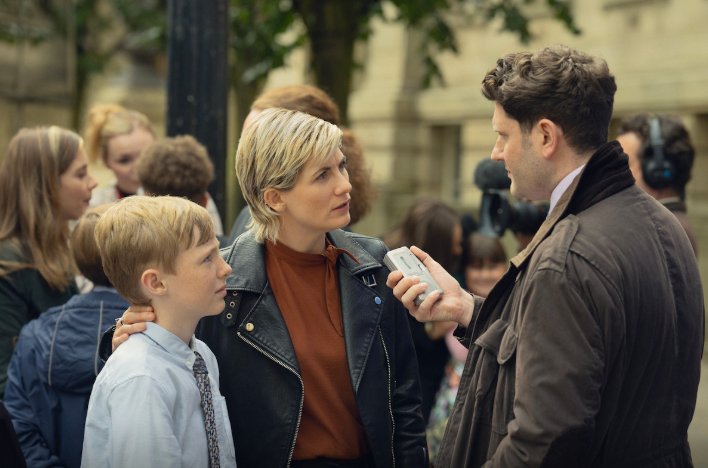 Toby Eden ca Connor și Jodie Whittaker ca Susan.
